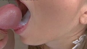 brunette jeune belle nana baiser pipe éjac amateur éjaculat sexe faciale