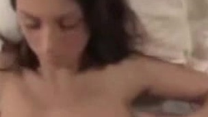 brunette douce bite sexe corps brutal émo